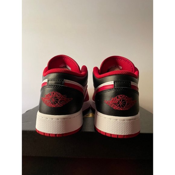 Nike Air Jordan 1 Low GS - Red / Black - Picture 5 of 9